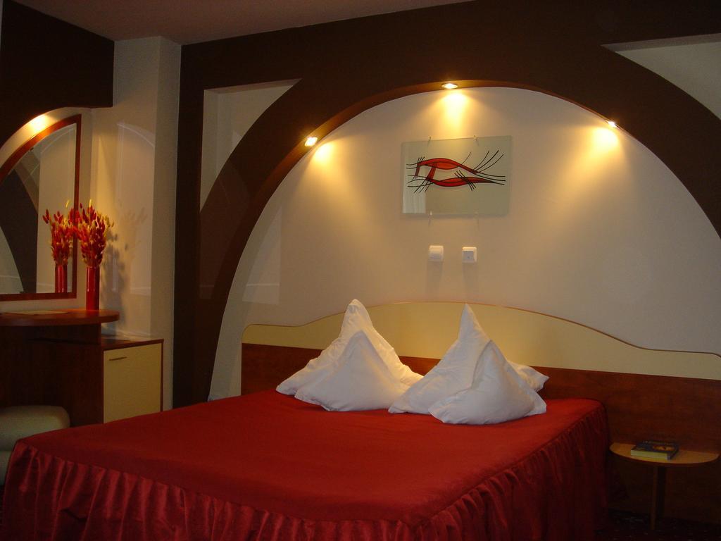 Hotel Kleyn Constanta Bagian luar foto